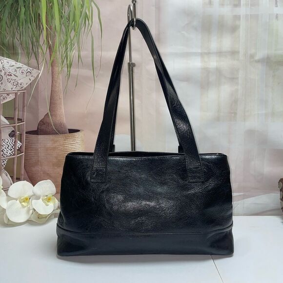 Chic Black Leather Liner Bella Shoulder Bag - Picture 2 of 13
